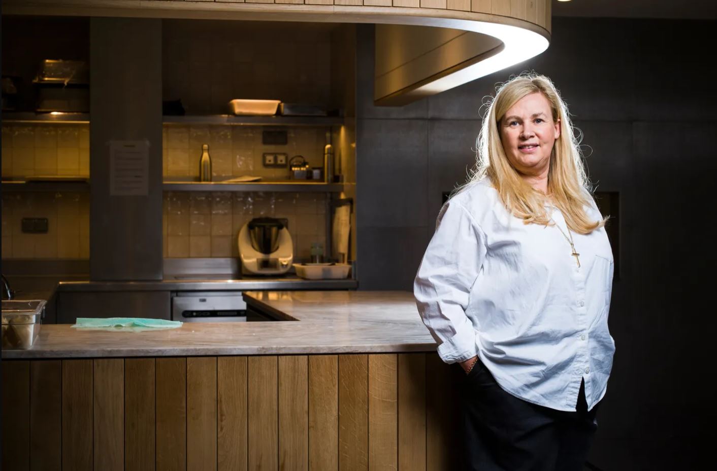 portrait chef cuisinière Hélène Darrose